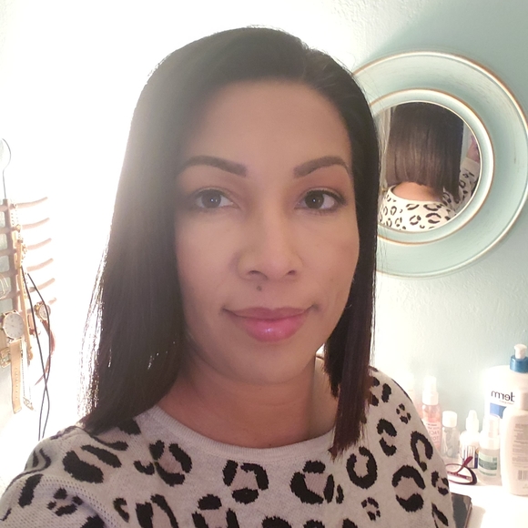 Meet your Posher, Nuria - Picture 2 of 2